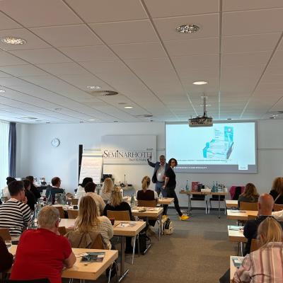 Tag 2 - Seminare & Netzwerken